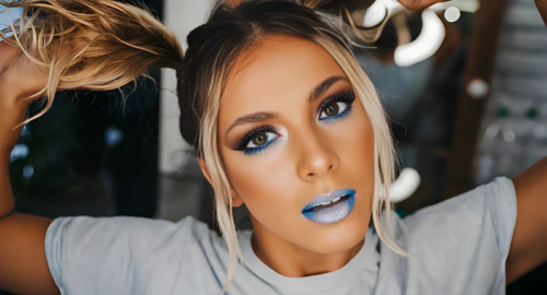 Vogue World Milano 2026: le tendenze beauty tra rossetti blu e Rinascimento